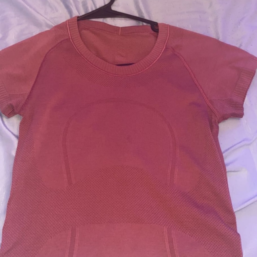 Lululemon shirt size 4
